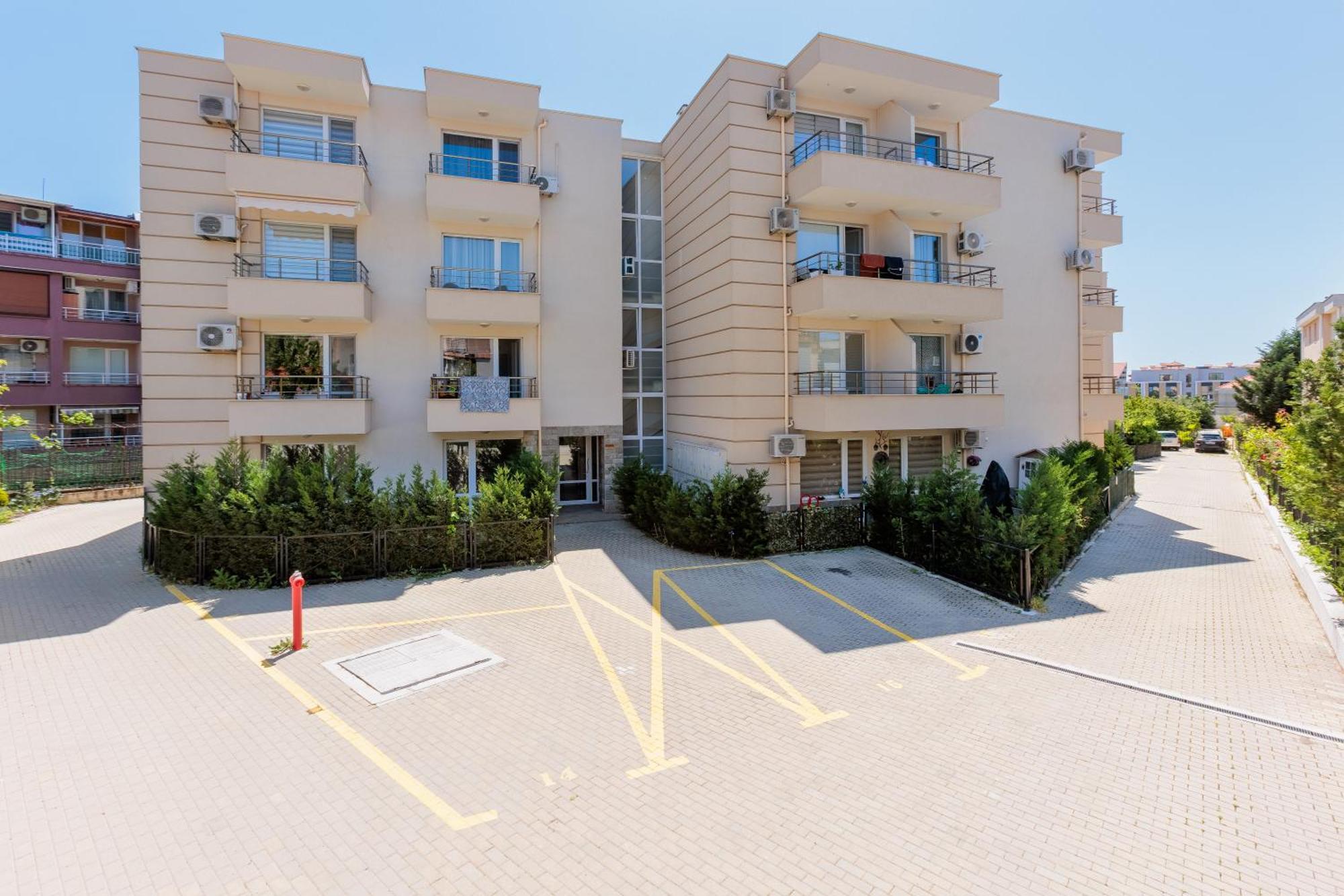 Flora Studios Sarafovo Burgas Exterior photo
