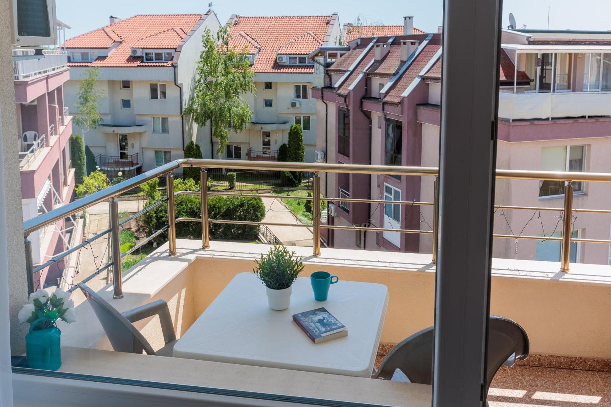 Flora Studios Sarafovo Burgas Exterior photo